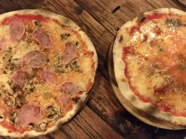 Gambar Makanan Pizza Fabbrica 19