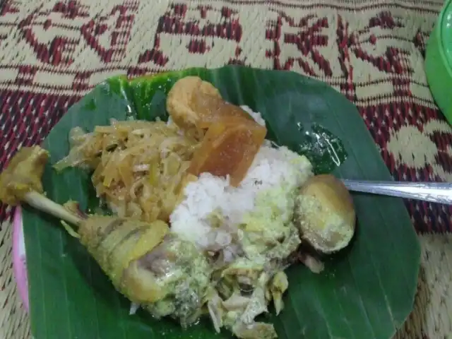 Gambar Makanan Nasi ayam Pojok Simpang Lima "Bu Sami" 10
