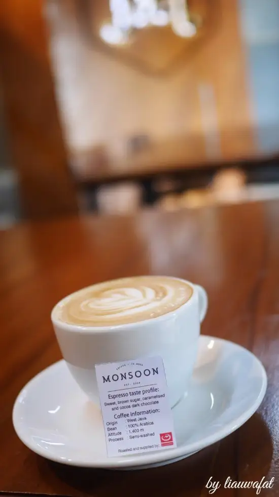 Gambar Makanan Monsoon Cafe 13