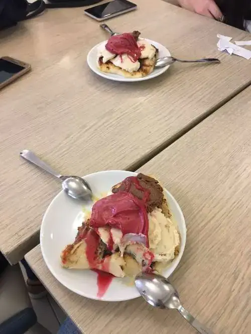 Mennan Dondurma & Sütlü Tatlilari'nin yemek ve ambiyans fotoğrafları 5