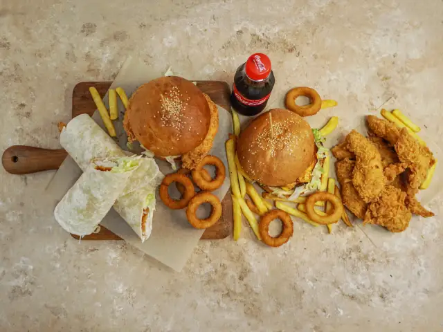Beyoğlu Crispy Chicken & Burger'nin yemek ve ambiyans fotoğrafları 1