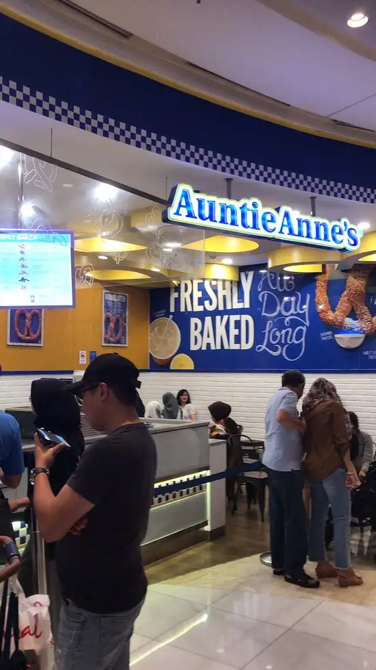 Gambar Makanan Auntie Anne's Pretzel 14