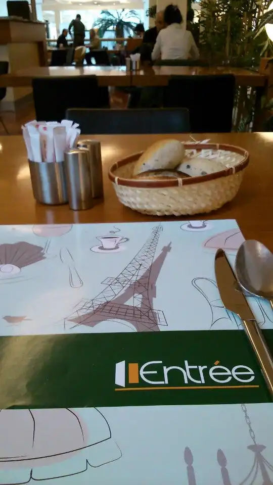 Entree Cafe'nin yemek ve ambiyans fotoğrafları 3