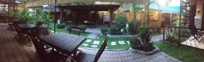 Buenosimos Garden Cafe