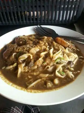 Char Kuew Teow Lunas