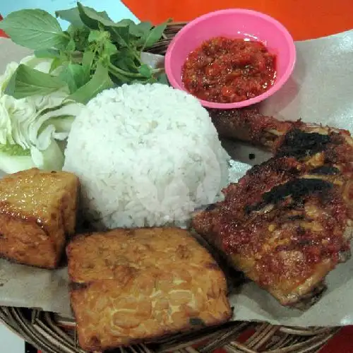 Gambar Makanan Ayam & Ikan Bakar Bang Boy, Gang Pulo 1