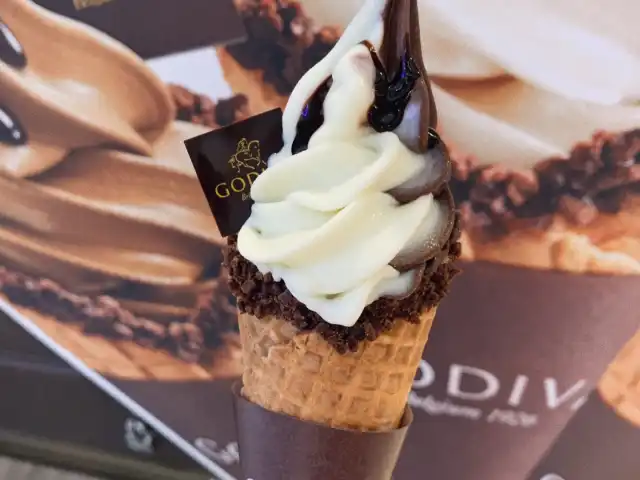 GODIVA Chocolatier Food Photo 9