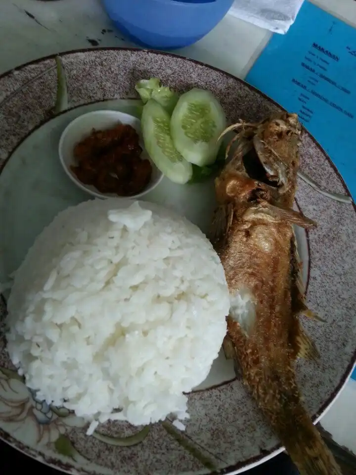 Lesehan Kolam Ikan