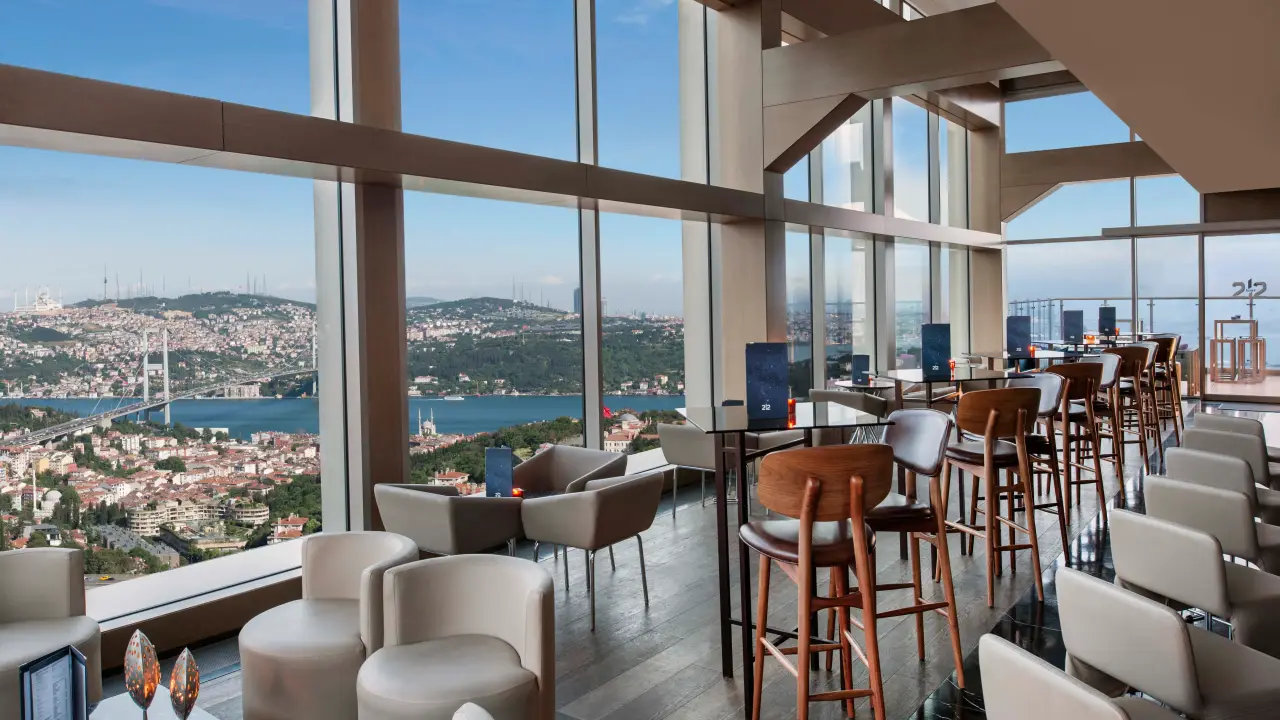 212 Bar & Restaurant - Renaissance İstanbul Bosphorus Hotel