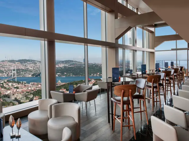 212 Bar & Restaurant - Renaissance İstanbul Bosphorus Hotel'nin yemek ve ambiyans fotoğrafları 1