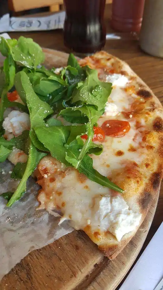 Pizza Locale'nin yemek ve ambiyans fotoğrafları 32