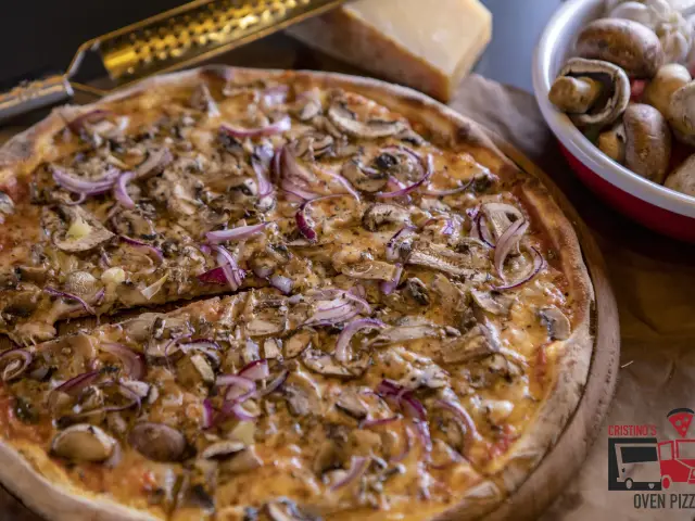 Cristino's Oven Pizza'nin yemek ve ambiyans fotoğrafları 3