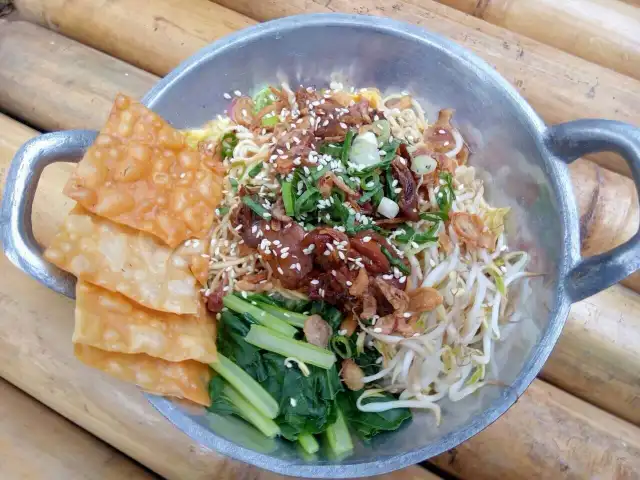 Gambar Makanan Berebut Bakmi 6