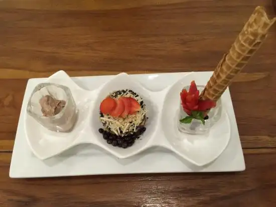 Gambar Makanan Mary Anne's Artisan Ice Cream & Resto 8