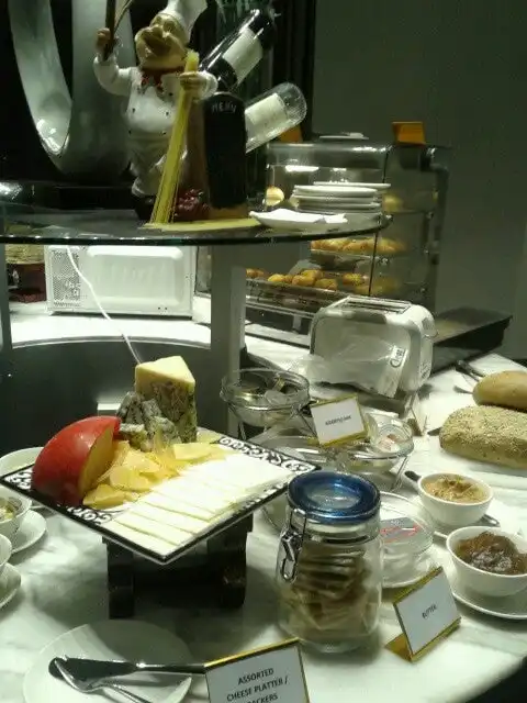 Executive Lounge At Premiere Hotel Food Photo 7