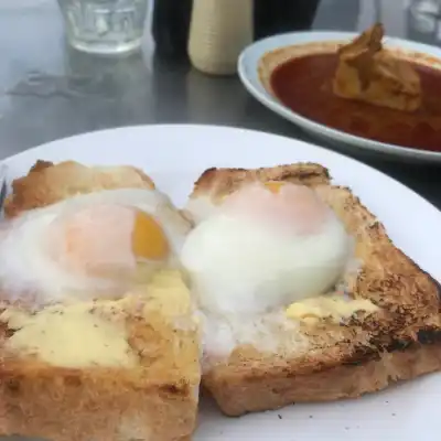 Nasi Lemak Dan Roti Bakar Arang