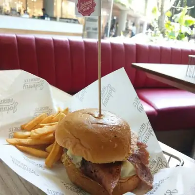 Johnny Rockets Beachwalk