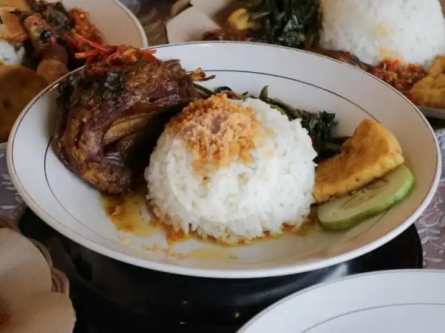 Gambar Makanan Ayam Goreng Nelongso, Pamekasan 12