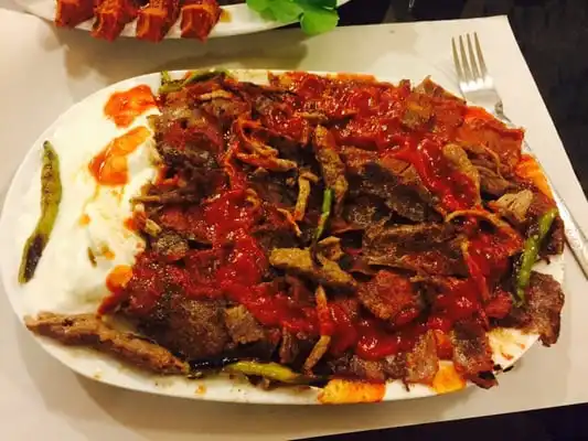 Öz Gerçek Bursa Döner Kebap Salonu'nin yemek ve ambiyans fotoğrafları 4