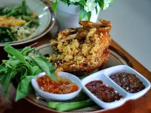 Ayam Goreng/Bakar Mbak Yuli, Belakang Bank Indonesia