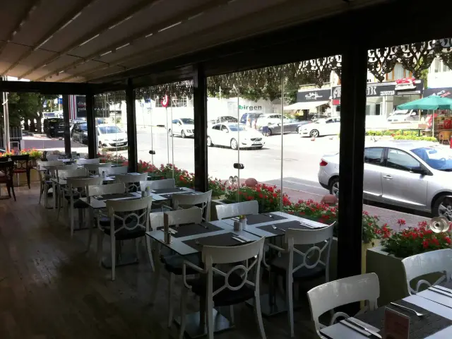 Divan Patisserie & Cafe - Wyndham Grand İstanbul Kalamış Marina Hotel'nin yemek ve ambiyans fotoğrafları 6