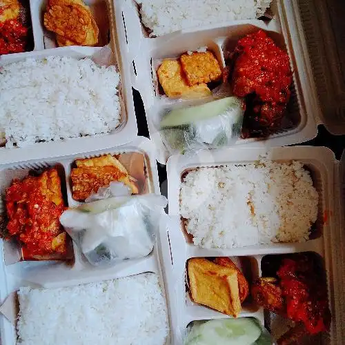 Gambar Makanan Warung Bu Tiya Penyet Goreng & Bakar, Banjarmasin Timur 3