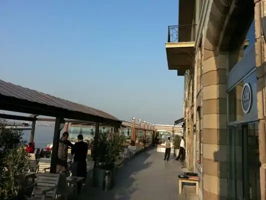 Yüzde Yüz Cafe