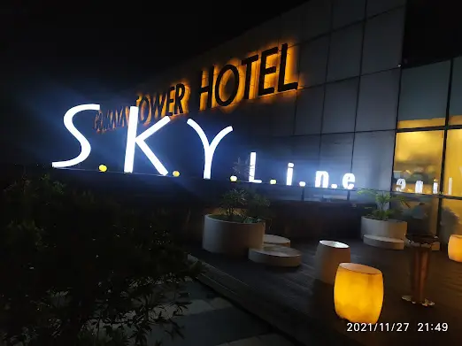 Skyline Lounge & Exclusive Dining