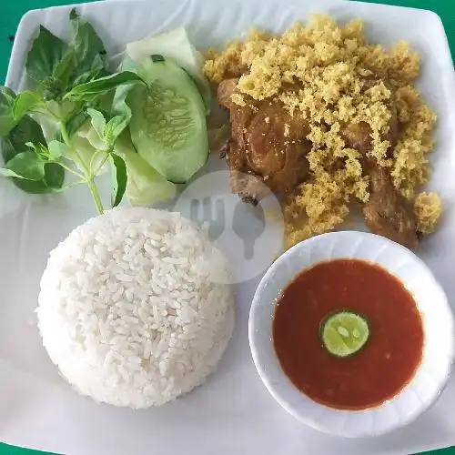 Gambar Makanan Ayam Kremes Bu Mona, Kerobokan 1