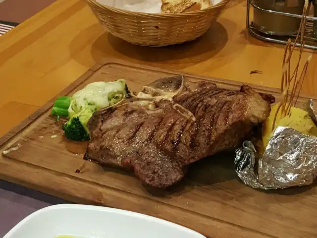 Pirzola Steak House'nin yemek ve ambiyans fotoğrafları 4