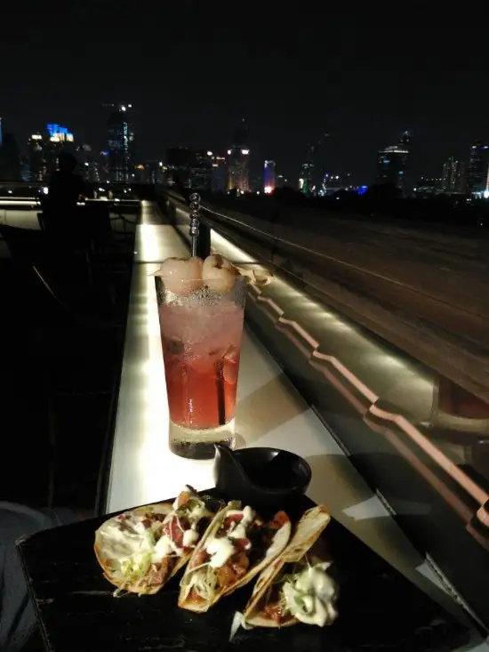 Gambar Makanan La Vue Rooftop Bar 10