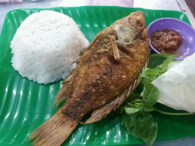 Gambar Makanan Pusat Jajanan Malam Hari 8