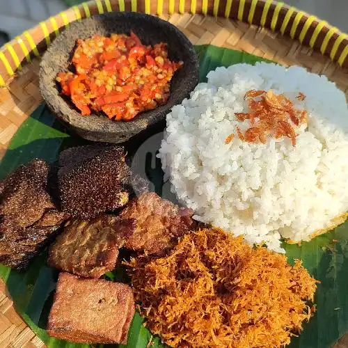 Gambar Makanan Nasi Kuning Mak Na, Jl Sriti No 7 Batu 7