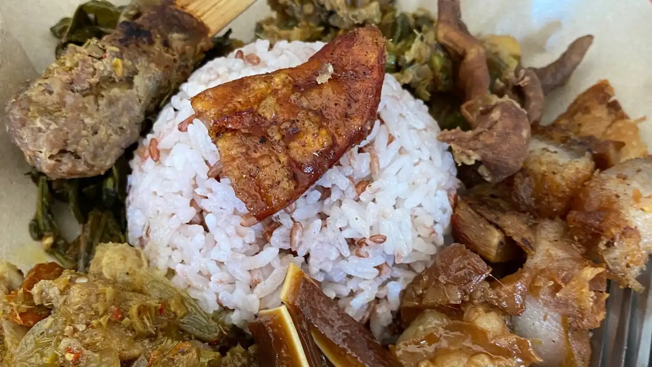 Masakan Khas Bali Ibu Ayu Komang