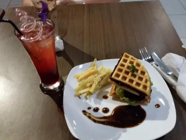 Fresh Point Sandwich & Waffle