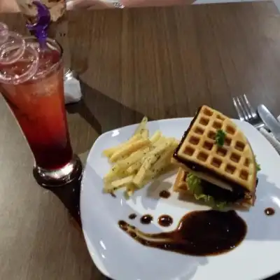 Fresh Point Sandwich & Waffle