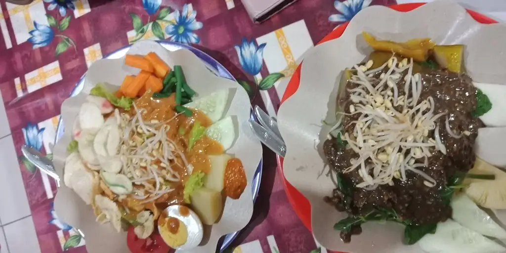 Rujak Cingur dan Gado-Gado Kaliurang