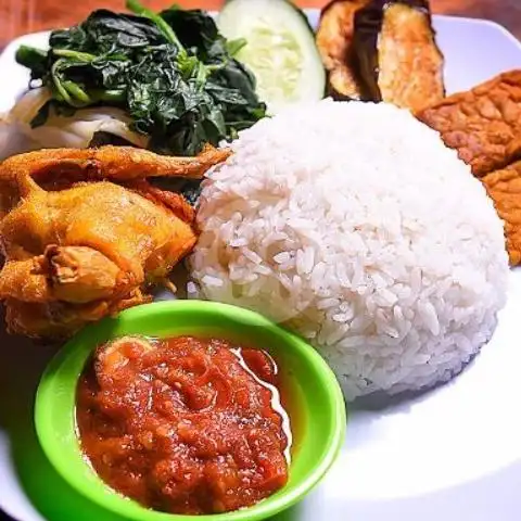 Gambar Makanan Warung Nasgor Mama Lela, Kubu Anyar 9