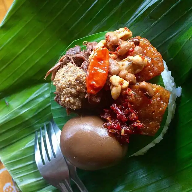 Warung Ayam Goreng Bacem Mbok Sum