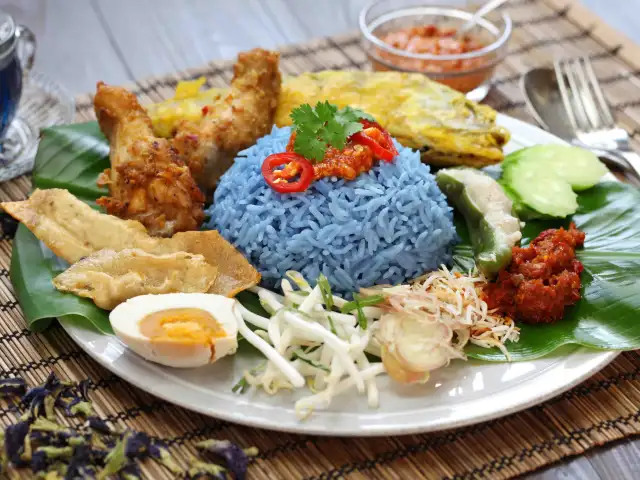 WARUNG MEKNA NASI CAMPUR NASI KERABU NASI LEMAK