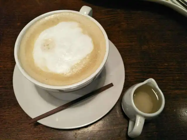 Gambar Makanan Bron's Coffee & Resto 19