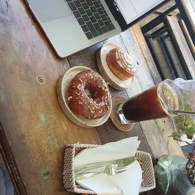 Tarabelle Donuts, Coffee & Eats