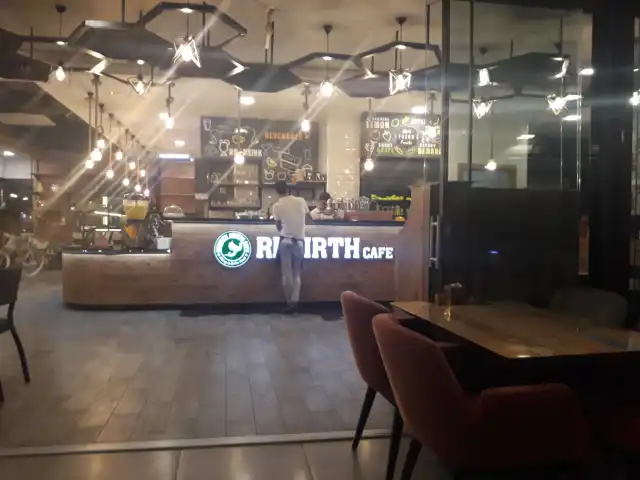 Rebirth Bistro Cafe'nin yemek ve ambiyans fotoğrafları 12