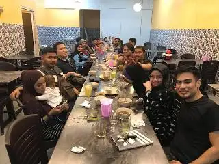 Umar dan Maznah Yong Tau Foo,Rambai Jaya