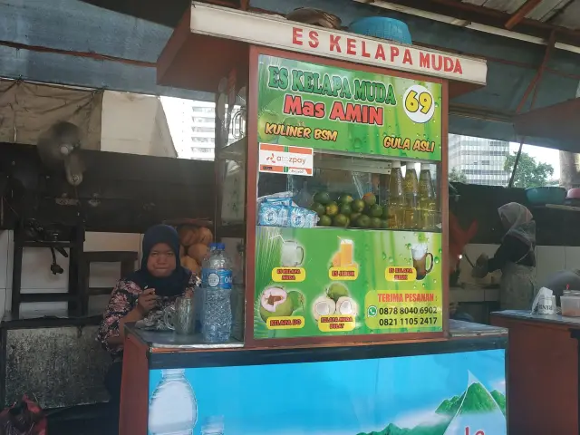 Gambar Makanan Es Kelapa Muda 2