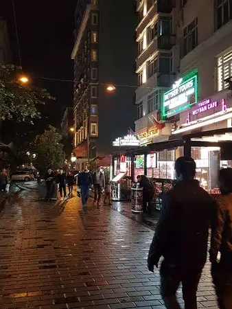 Taksim Meydan Cafe'nin yemek ve ambiyans fotoğrafları 1