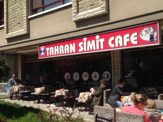 Tahran Simit Cafe'nin yemek ve ambiyans fotoğrafları 2