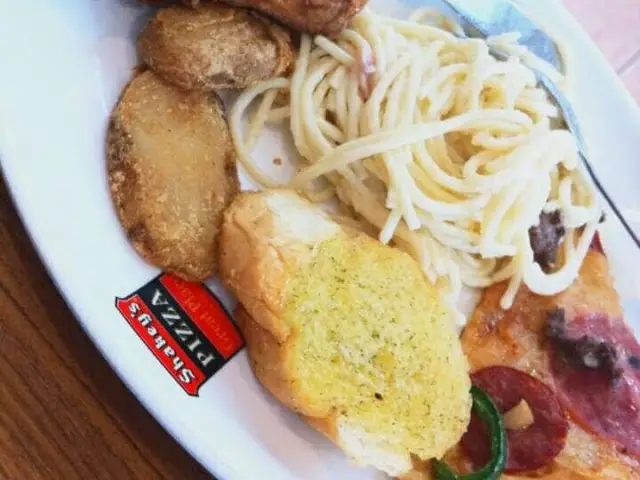 Shakey's Food Photo 17