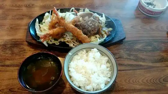 Daruma Japanese Restaurant & Bar Food Photo 1