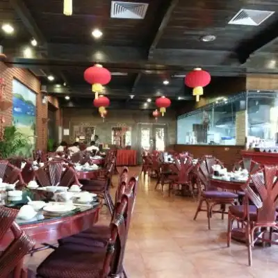 Red 8 Asian Restaurant
